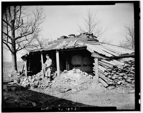 Evans Pottery kiln and potter, Dexter, Stoddard County, Missouri (HABS view 1)