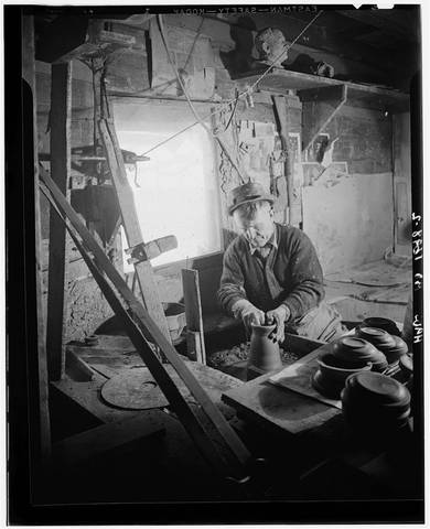 Potter at the wheel, Evans Pottery, Dexter, Stoddard County, Missouri (HABS view 2)